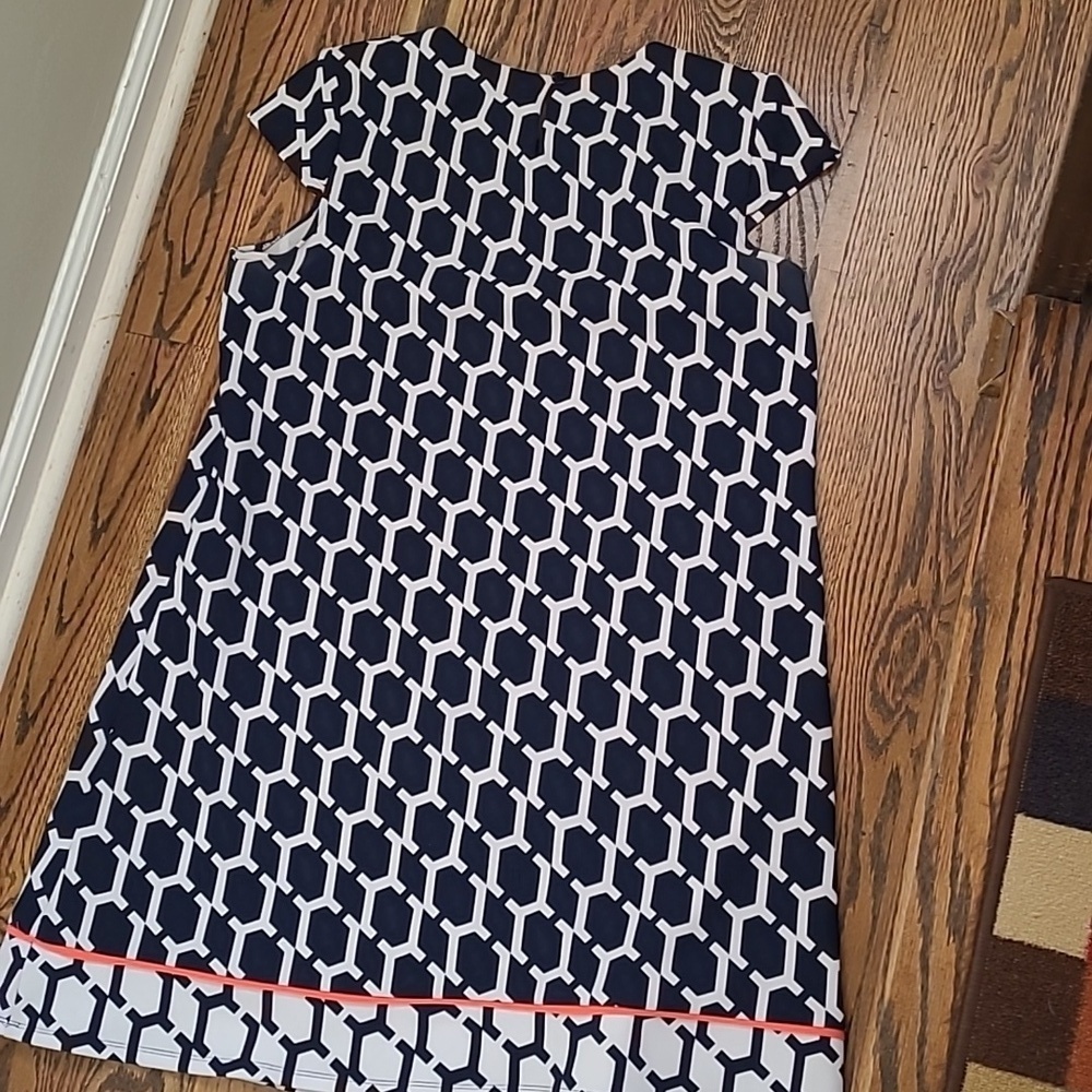 Madison Leigh geometric cap sleeve shift dress - Picture 5 of 5